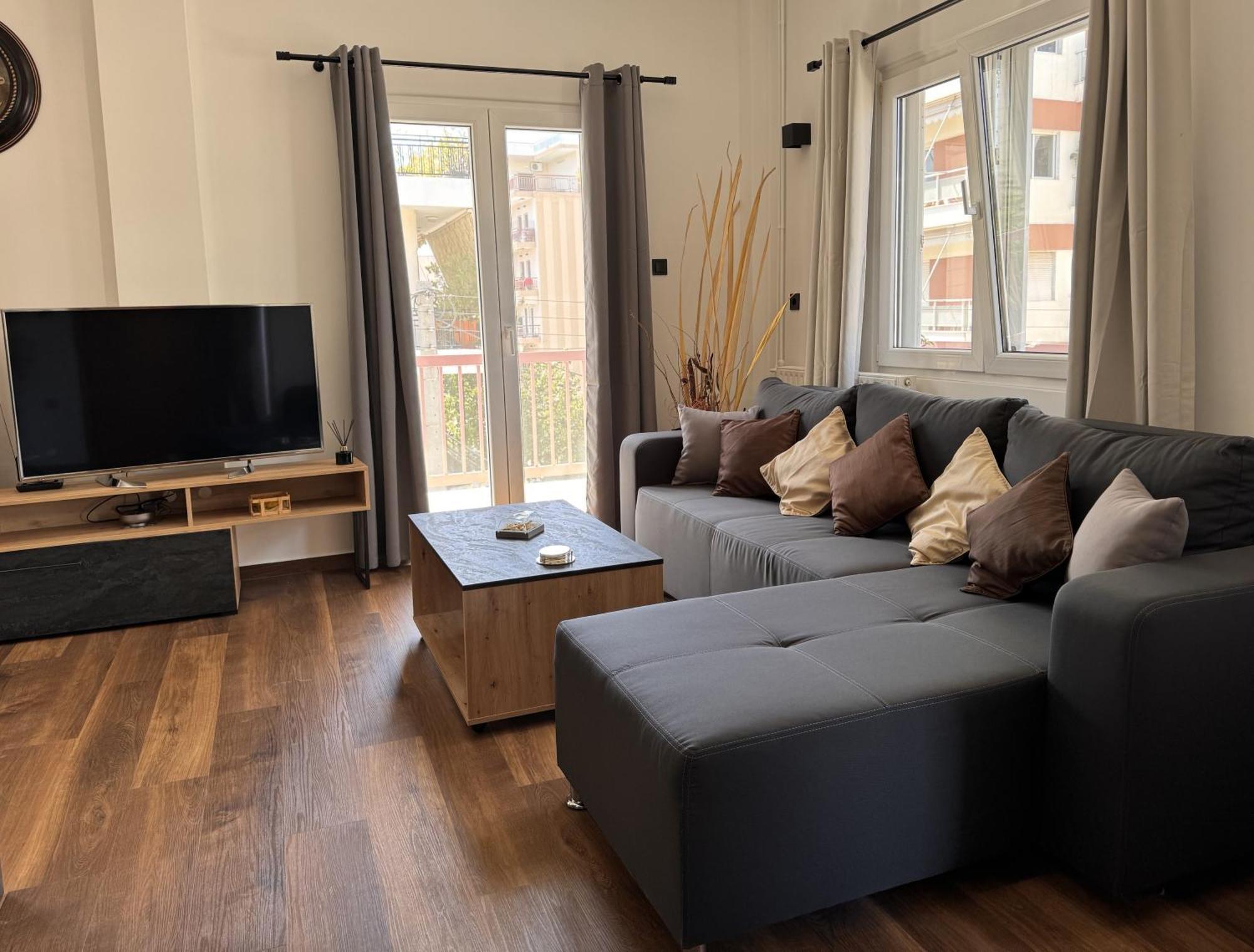 Navaro Apartments Patras Bagian luar foto